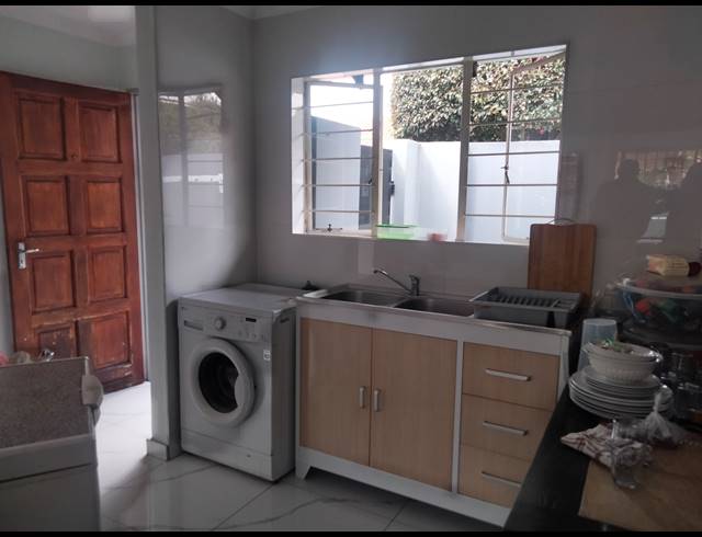 2 BEDROOM SIMPLEX TO LET IN SONNEGLANS